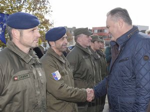 Verteidigungsminister Hans Peter Doskozil bei der Verabschiedung der Soldaten des Kontingents für den EU-Außengrenzschutz in Ungarn. (Foto: Bundesheer/Pusch)