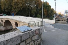 Die Lateinerbrücke in Sarajewo gegenüber des Platzes an dem der Thronfolger des k.u.k. Imperiums Franz Ferdinand und seine Gattin Sophie Opfer am 28. Juni 1914 von Gavrilo Princip erschossen wurden. (Foto: Truppendienst/Gerold Keusch)
