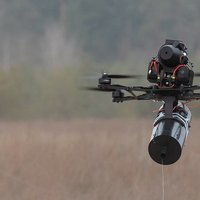 Eine mit Glasfaserdraht gesteuerte First Person View-Drohne. (Foto: armyinform.com.ua; CC BY-SA 4.0)
