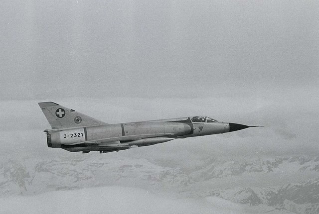 McDonnell Douglas DC-9-81 HB-INP „Oberglatt“ Mirage IIIS (J-2321) der Schweizer Luftwaffe. (Foto: Schweizer Luftwaffe, CC BY-SA 4.0)