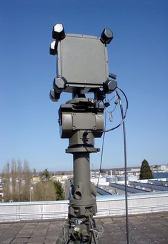 Der Antennenmast eines verlegbaren Richtfunksystems. (Foto: Horst Treiblmaier)