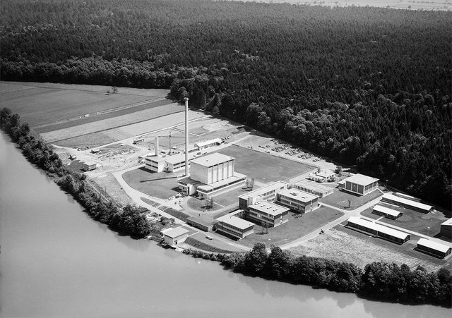 Der Forschungsreaktor Diorit in Würenlingen, Kanton Aargau, war nachweislich Standort für das im Kernwaffenprogramm angeschaffte Uran. Dieser Kernreaktor wurde vom EIR von 1960 bis 1977 betrieben. Als Brennstoff kam im Forschungsreaktor zunächst Natururan, später angereichertes Uran zum Einsatz. (Foto: Werner Friedli, CC BY-SA 4.0)