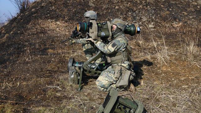 Der Einsatz der Panzerabwehrlenkwaffe erfolgt flankierend.