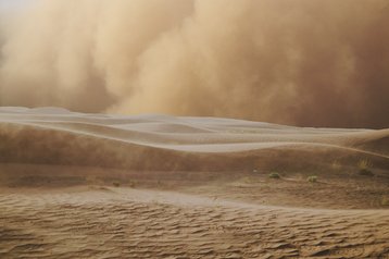 Eine Zielvorgabe an das autonome Fahrzeug ist seine zuverlässige Funktion auf allen Untergründen, egal, ob Sand... (Foto: Fietzfotos; gemeinfrei)