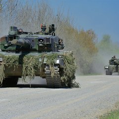 Im Angriff waren die Panzer unabdingbar. Sie ermöglichten es der Infanterie, in feindbesetzte  Ortschaften einzudringen und die gegnerischen Kräfte vernichtend zu schlagen. (Foto: Bundeswehr/Carl Schulze)