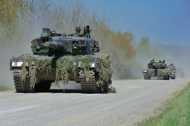 Im Angriff waren die Panzer unabdingbar. Sie ermöglichten es der Infanterie, in feindbesetzte  Ortschaften einzudringen und die gegnerischen Kräfte vernichtend zu schlagen. (Foto: Bundeswehr/Carl Schulze)