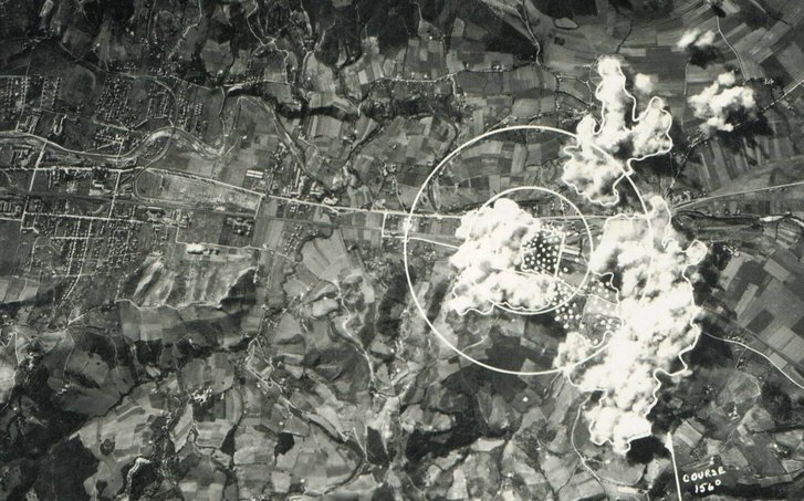 Luftaufnahme des alliierten Bombenangriffes auf Sarajewo vom 8. September 1944. (Foto: Archiv Martinovic)