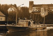 Das Kanonenboot A604 „Niederösterreich“ in der Schleuse  des Kraftwerkes Ybbs-Persenbeug.