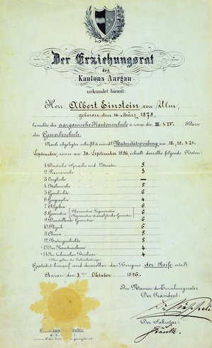 Albert Einsteins Maturazeugnis. Das Nichtbeachten der schweizerischen Schulsprache machte Einstein zum „schlechten Schüler“, denn in der Schweiz bedeutete im Jahr 1896 die Note 6 „Ausgezeichnet“, 5 „Sehr gut“ usw.(Foto: gemeinfrei)