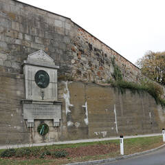 Denkmal für Thronfolger Erzherzog Franz Ferdinand von Österreich-Este bei der Stadtmauer. (Foto: RedTD/Gerold Keusch)
