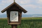 Dieses Erinnerungszeichen erinnert an die zivilen Minenopfer in diesem Raum. (Foto: RedTD/Gerold Keusch)