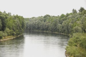 Ein Blick von der Staumauer auf die Traun unterhalb des Kraftwerkes Pucking zeigt in Verbindung mit einem Kartenvergleich mit der aktuellen ÖMK50, dass sowohl der Verlauf des Flusses als auch die Ausdehnung der Traunauen in diesem Bereich gegenüber dem Zustand von 1937 nahezu unverändert geblieben sind.