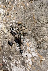 Klettern am Felssteig erfordert Können und Ausdauer. (Foto: Bundesheer/Schlemmer)