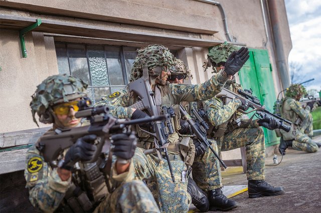 Das Führen von Soldaten im Gefecht ist die Kernkompetenz militärischer Organisationen – sei es im Naturraum, im urbanen Umfeld oder im Hochgebirge. (Foto: Bundesheer/Paul Kulec)