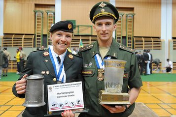 Sara Hjalager (Dänemark) und Sergej Alpatov (Russland), die Einzel-Weltmeister der 65. Militärweltmeisterschaft im Militärischen Fünfkampf. (Foto: Bundesheer/Gerhard Seeger)