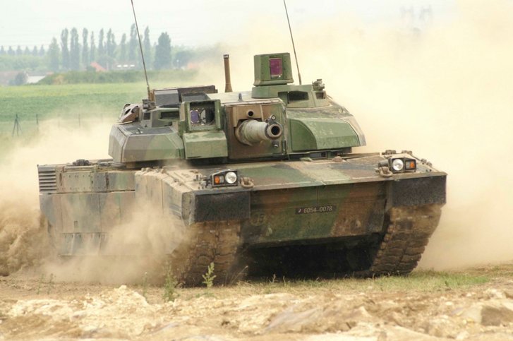 Der französische Kampfpanzer "Leclerc" bei einer Übung im Gelände. (Foto: Daniel Steger; CC BY-SA 2.5)