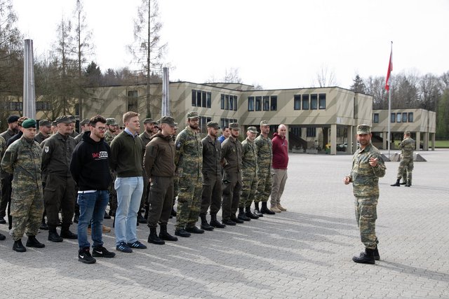 Das erste Antreten der Soldaten der 4. Jägerkompanie des Jägerbataillons 12 am Antreteplatz der Ostarrichi-Kaserne in Amstetten. (Foto: Bundesheer/Gerold Keusch)