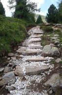 Ein als Fußgängersteig errichteter, 650 Meter langer Gebirgsweg am Truppenübungsplatz Seetaler Alpe überwindet 70 Höhenmeter. (Foto: PiB2)