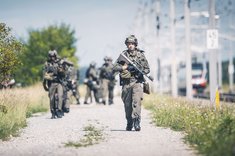 Die militärischen und zivilen Grundausbildungslehrgänge sowie Laufbahnkurse sind ein Mittel, um Mitarbeiter auf ihre Führungsaufgaben vorzubereiten. (Foto: Bundesheer/Daniel Trippolt)