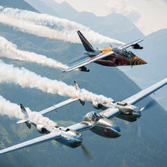 Display der Flying Bulls mit einer Lockheed P-38 "Lightning" und einem "Alpha Jet". (Foto: Bundesheer/Horst Gorup)