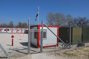 Der Eingang zum Camp einer ungarischen Kompanie im Grenzraum. (Foto: Keusch)