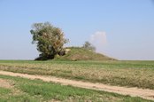 MG-Bunker vom Modell 37 auf einer freien Fläche bei Satov. (Foto: RedTD/Gerold Keusch)