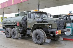 Geländegängiger Militärtankwagen auf Basis des Ural-4320. (Foto: Vitaly V. Kuzmin; CC BY-SA 4.0)