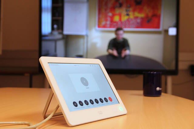 Das Videokonferenzsystem kann mit unterschiedlichen Endgeräten wie dem Cisco Touch Control Unit, dem Laptop oder Desktop im Sicheren Militärnetz genutzt werden. Es ist interoperabel mit dem Videokonferenzsystem des Bundes. (Foto: Bundesheer)