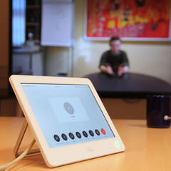 Das Videokonferenzsystem kann mit unterschiedlichen Endgeräten wie dem Cisco Touch Control Unit, dem Laptop oder Desktop im Sicheren Militärnetz genutzt werden. Es ist interoperabel mit dem Videokonferenzsystem des Bundes. (Foto: Bundesheer)