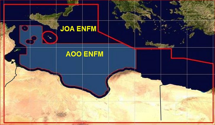 Das Einsatzgebiet der Mission  (Area of Operations - AOO) EUNAVFOR MED erstreckt sich zwischen der italienischen, libyschen und der griechischen Küste im Mittelmeer.  Der grundsätzliche Einsatzraum der Mission (Joint Operations Area - JOA) geht über dieses Gebiet hinaus und beinhaltet auch das Landesinnere von Tunesien, Libyen und Ägypten, wobei in diesem Raum (noch) keine Kräfte eingesetzt sind.  Grafik: Archiv Dietmar Hübsch