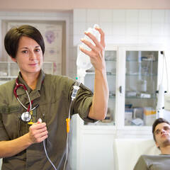 Sanitätsgerät ist schrittweise zu modernisieren und das Sortiment an Arzneien, Reagenzien und Verbandstoffen bereitzuhalten. (Foto: Bundesheer/Harald Munich)