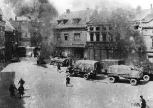 Der Angriff der sowjetischen Jagdbomber hat begonnen. (Foto: Stadtarchiv Amstetten)