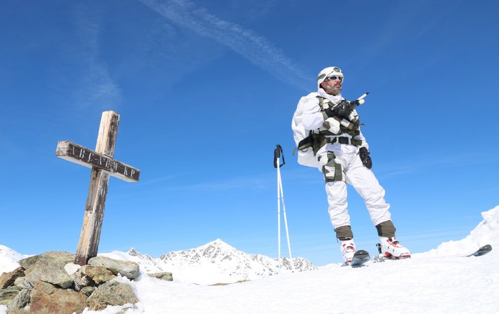 Oberst Bernd Rott, der Kommandant des Jägerbataillons 24, bei der Dienstaufsicht und Führung des Bataillons. (Foto: RedTD/Gerold Keusch)