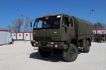 Ein LKW der Transportgruppe in einem Camp der ungarischen Streitkräfte. (Foto: Keusch) 