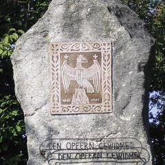 Gedenkstein von 1971, heute im Denkmalpark beim Kriegerdenkmal in Bruckneudorf. (Foto: Schmitzhofer)