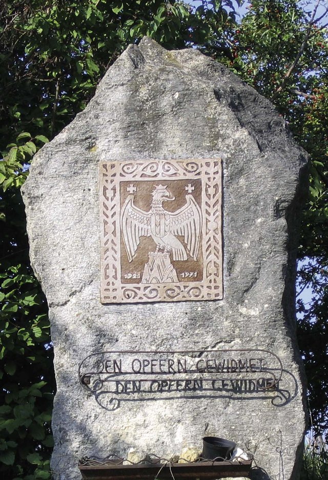 Gedenkstein von 1971, heute im Denkmalpark beim Kriegerdenkmal in Bruckneudorf. (Foto: Schmitzhofer)