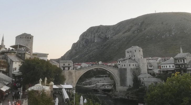 Die Brücke von Mostar wurde während des Bosnienkrieges zerstört und danach wiederaufgebaut. (Foto: Truppendienst/Gerold Keusch)