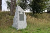 Dieser Gedenkstein beim Grenzübergang Slavonice-Fratres erinnert an dessen Wiedereröffnung im Jahr 1991. (Foto: RedTD/Gerold Keusch)