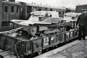 CV33/35 verladen auf Eisenbahnwaggons. (Foto: Archiv URRISK)