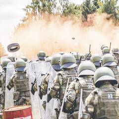 Die Crowd and Riot Control (CRC) wird zum Beherrschen, Lenken und Auflösen von Demonstrationen angewandt. (Foto: Bundesheer/Rainer Zisser)