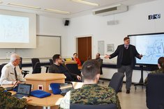 Beamer, Smartboards und Tablets unterstützen die Kursteilnehmer. (Foto: Bundesheer/Klocko)