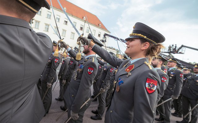 Ausmusternde Militärakademiker sind voll ausgebildete militärische Führungskräfte. (Foto: Bundesheer/Daniel Trippolt)