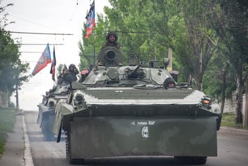 Schützenpanzer der pro-russischen Volkswehr bei Donezk im Mai 2015. (Foto: Mstyslav Chernov, CC BY-SA 4.0)