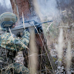 Ein Schütze bekämpft ein Ziel. (Fotos: Bundesheer/Daniel Trippolt)