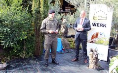 Die österreichischen Militärattachés in Bosnien und Herzegowina Obst dG Mag. Erich Simbürger und Manuel Martinovic vom Verein zum Schutz der Befestigungsanlagen „Werk" aus Mostar, dem Initiator der Restaurierung. (Foto: Julijana Mikulic Jurkovic)