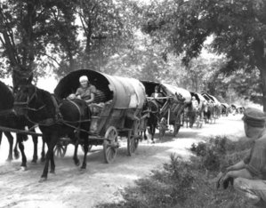 Deutsche Flüchtlinge mit Pferdewägen am Ende des Zweiten Weltkrieges. (Foto: Bundesarchiv, Bild 183-W0402-500/Dissmann/CC-BY-SA 3.0)