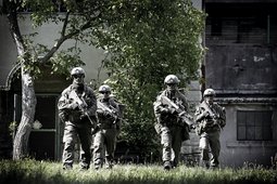 Vier Soldaten eines Spähtrupps im Gelände. (Foto: Bundesheer/Gerhard Hammler)