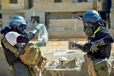 Inspektoren der Organisation für das Verbot chemischer Waffen (OPCW) in Syrien im Jahr 2013. (Foto: SACD, gemeinfrei)