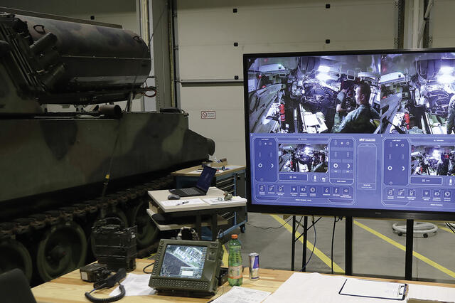 Alle Handgriffe der Kanoniere können per Video überwacht werden. (Foto: RedTD/Angela Schmeißl)