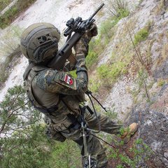 Der Feuerkampf muss jederzeit, unabhängig der Geländegegebenheiten, aufgenommen werden können. (Foto: Bundesheer/Reinhold Lackner)